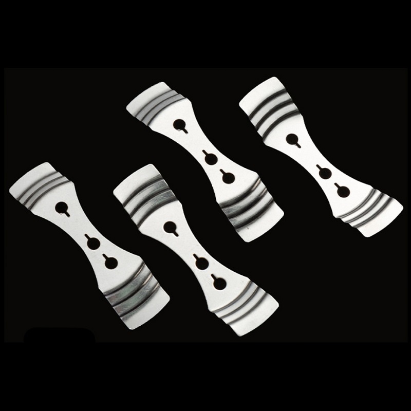 Kovový držák svíčkového knotu