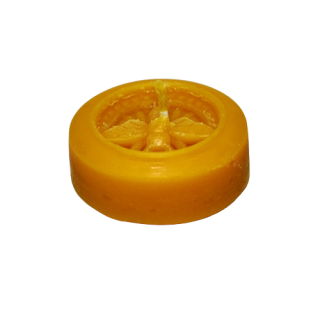 Svíčka ze včelího vosku litá